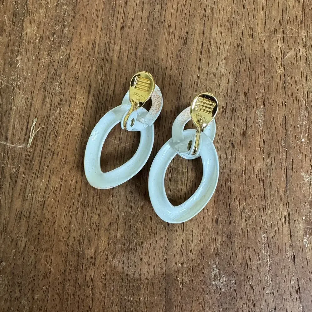 Monet Vintage White Metal‎ Interlocking Chain Link Clip On Earrings